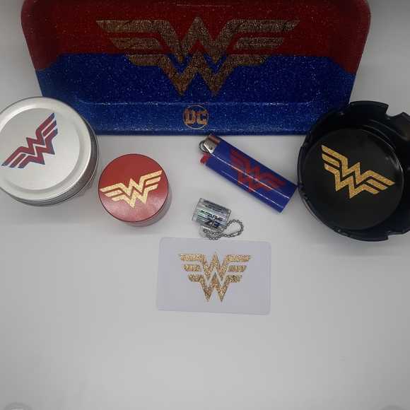 Wonder Woman Inspired 7pc Stoner Set - Picture 3 of 4